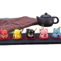 Mini-figurine en céramique Chat porte-bonheur, décoration de voiture, cadeau culturel-créatif, article de présentation pour stand de marché, artisanat d'exportation Chine PVC