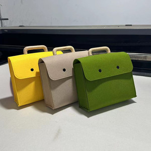Borsa tote in tessuto non tessuto <span class=keywords><strong>con</strong></span> manico in legno e chiusura a patta per donna - Product Image 4