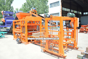 Línea de Producción de Máquinas para Fabricar Bloques de Cemento Huecos QT4-15, Línea de Producción de <span class=keywords><strong>Ladrillos</strong></span> de Cemento para la Construcción - Product Image 2
