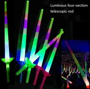 Épée laser Offres Spéciales épée rétractable à quatre sections lumière LED clignotante multicolore bâton flash LED extensible élastique