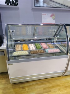 <span class=keywords><strong>Vitrine</strong></span> réfrigérée <span class=keywords><strong>pour</strong></span> glaces et gelato à 18 bacs - Product Image 4
