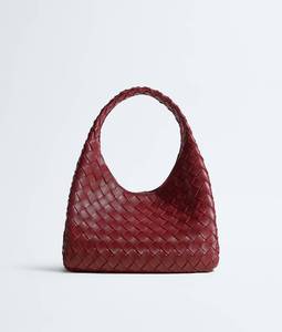 Bolso de Hombro Bottega BV Travel Campana con Silueta Arqueada en Piel Intrecciato Flexible con Cierre de Lazo Veneta - Product Image 1