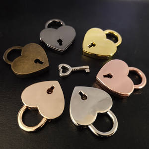 กระเป๋าถือสำหรับสุภาพสตรีกุญแจล็อคและกุญแจสีเงินสีทองแบบสั่งทำ - Product Image 6