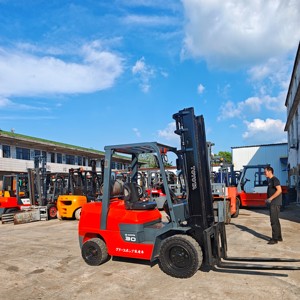 Japan Original Used Forklift for Cheap Sale China for FD30 Mini Good Condition 3 Ton LPG Powered Hydraulic <b>Side</b> Shifter Two - Product Image 6