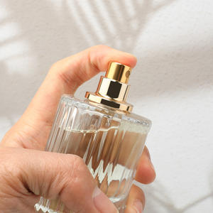 Mini bottiglie di profumo <span class=keywords><strong>in</strong></span> <span class=keywords><strong>vetro</strong></span> trasparente da 30ml 50ml pompa per <span class=keywords><strong>acqua</strong></span> Spray <span class=keywords><strong>in</strong></span> oro cosmetico con siero vuoto scatola per stampa con schermo quadrato - Product Image 6