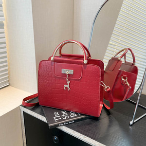 时尚设计师女装高品质单肩包女士手提包刺绣皮革PU衬里皮革闭合链装饰 - Product Image 4