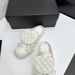 Zapatos casuales de mujer de suela gruesa con cordones, estilo nuevo de verano 2025 de alta gama, con correa para mochila, bolsa para llaves, sandalias tipo chancla, de una sola pieza. - Product Image 1