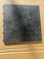 Tapis de sol solide en plastique épissé résistant à l'usure pour atelier de réparation automobile moderne, atelier d'entretien, réparation de machines, magasin 4S, garage, salle de sport