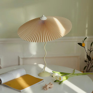 Đèn bàn kiểu Pháp, phong cách đồng quê, boho chic, chụp đèn bằng vải hoa xếp ly, thân đèn kim loại cong, đèn bàn độc đáo tạo không gian ấm cúng, kiểu mũ xếp ly - Product Image 2