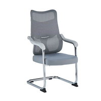 Chaise de bureau moderne et robuste au design épuré, avec structure en maille en fer, confortable pour usage professionnel.