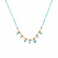Chaîne à maillons géométriques bohèmes Océan Bleu en acier inoxydable avec perles d'eau douce, perles émaillées bleues et petits charms poissons – Cadeau pour femme