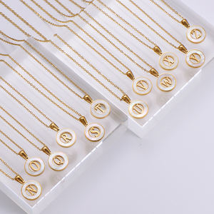 Micci Groothandel A-Z Eerste Ketting 18K Vergulde Roestvrijstalen Ketting Holle Ronde Vorm Natuurlijke Shell Letter Ketting - Product Image 5