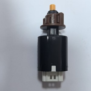 Interruptor de luz de freno Toyota 84340-49105 para reemplazo y reparación de interruptores automotrices - Product Image 1