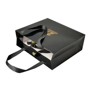 Wholesale Custom Cardboard Packaging Printed Shopping Paper Bag <b>Clothes</b> Packaging Paper Bag - Product Image 3
