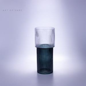 Vase droit rayé rétro et luxe léger - Product Image 4
