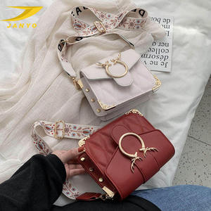 <span class=keywords><strong>Sac</strong></span> bandoulière élégant personnalisé pour femme en cuir PU tendance <span class=keywords><strong>avec</strong></span> boucle cerf et <span class=keywords><strong>large</strong></span> <span class=keywords><strong>sangle</strong></span> imprimée ethnique - Product Image 5