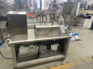 Machine de remplissage de gamme 10ML à 50L Machine de remplissage de bouteilles de pâte cosmétique verticale de crème de beauté de visage automatique avec pompe d'alimentation - Product Image 4