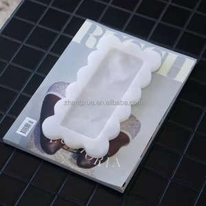 Bandeja de Almacenamiento Moderna con Borde Festoneado para Joyas y Perfumes, para Baño y Sala de Estar - Product Image 4