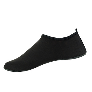 Chaussures d'eau unisexes à bout fermé, tige synthétique, semelle extérieure en caoutchouc antidérapante, plongée en apnée, doublure en maille d'été, semelle intermédiaire en EVA - Product Image 1