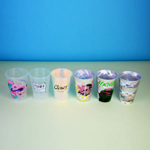 Gobelet en plastique arc-en-ciel de haute qualité personnalisé avec film laser intégré pour jus et bubble tea - Product Image 4
