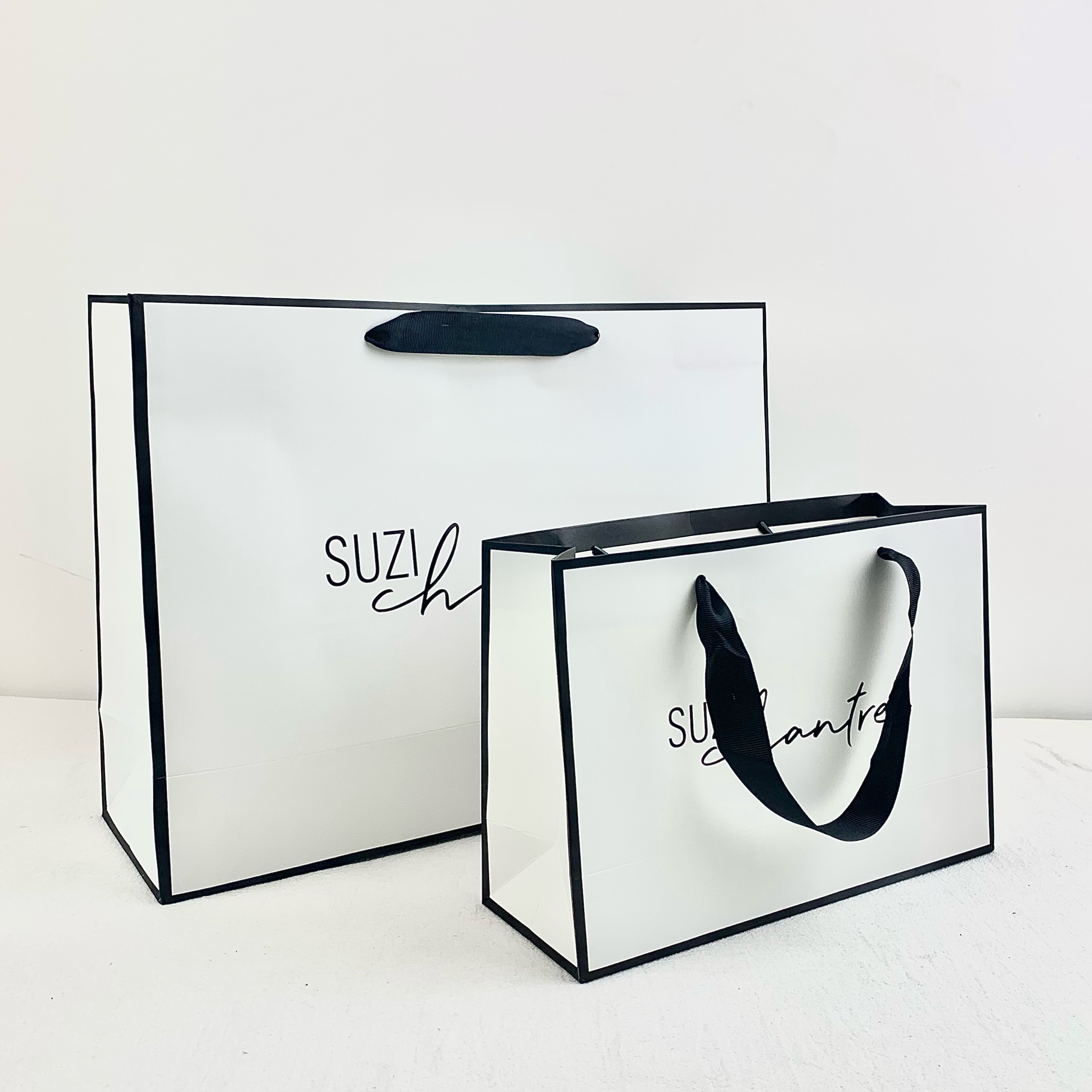 Versatile White Paper Bags Suitable for Retail Packaging and Party Favors