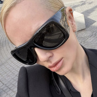 Lunettes de soleil futuristes Y2K surdimensionnées enveloppantes pour hommes et femmes, monture carrée épaisse, logo personnalisé, vente en gros, protection UV400, lunettes de soleil