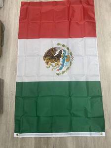 Bandera Mexicana Económica de Poliéster 100% de 3x5 pies con Dos Ojales, Asta de Aluminio Ecológica, Impresión Serigrafiada para Colgar/Escurrir - Product Image 2