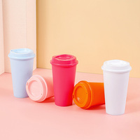 Tasse à café à emporter avec couvercle réutilisable unisexe Tasse de voyage en plastique avec logo personnalisé Boissons chaudes et froides pour la course à pied Activités de plein air Boissons chaudes et froides