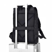 Mochila Impermeable con Patrón Geométrico, Tiras Reflectantes Negras, Correas Ajustables, Bolsa de Viaje para Portátil con Forro de Poliéster