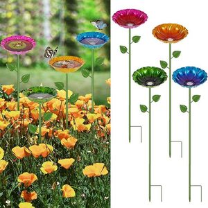 Abreuvoir et mangeoire à oiseaux décoratifs d'extérieur en fonte rustique, motif abeille et papillon, avec piquet de jardin - Product Image 1