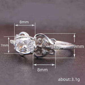 Anello di fidanzamento da donna Q472 in argento con diamante ovale coltivato in laboratorio e diamanti laterali, colore G - Product Image 5