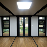 Maison conteneur préfabriquée moderne CGCH clé en main, ignifuge, à double étage, extensible, avec salle de bain, pour la Russie