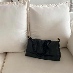 Bolso geométrico para mujer, bandolera con cadena y patrón de diamantes, color blanco lechoso, negro, resistente al agua, uso diario - Product Image 3