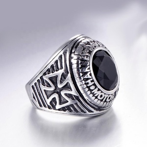 Anillo de Graduación Universitario para Hombre con Gran Piedra CZ, Joyería con Piedra de Nacimiento - Product Image 6
