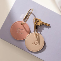 Porte-clés rond en cuir PU gaufré, style vintage, avec initiales, cadeau mignon pour petite amie