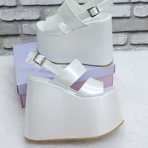 Chaussures de <span class=keywords><strong>mariage</strong></span> à <span class=keywords><strong>talon</strong></span> compensé blanc Xinzirain personnalisées 13-15-18-20-22-24 cm, sandales de mariée plateforme - Product Image 1