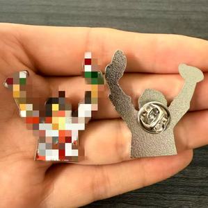 En gros, Pins musicaux en métal et émail, motif du chanteur pop Harry tenant une pastèque, Accessoires, Cadeaux souvenirs pour les fans de musique pop - Product Image 2