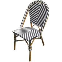 Chaises de bistrot parisien en rotin de style français pour terrasse extérieure