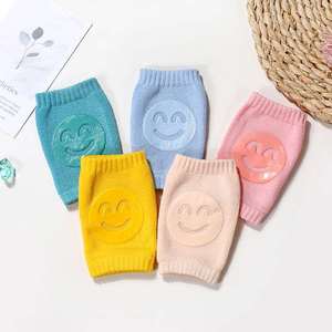 Chaussettes d'été en coton pour bébé avec protection des coudes et des genoux, motif visage souriant, idéales pour la marche et le quatre-pattes - Product Image 2