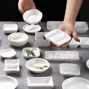 Plat à sauce en céramique blanche à motif végétal, 2/3 compartiments, compatible micro-ondes, pour hôtel, restaurant, banquet et fête - Product Image 2