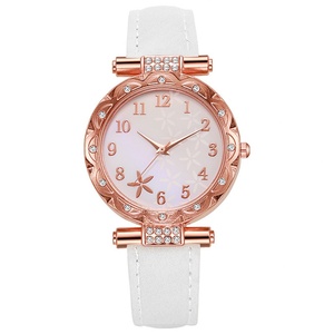 Reloj de cuarzo para mujer, correa de cuero, esfera floral, reloj de pulsera con diamantes de imitación para mujer, estilo elegante - Product Image 5