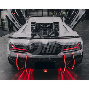 Diffuseurs de pare-chocs arrière en fibre de carbone sèche style DK avec éclairage LED pour Lamborghini Revuelto - Product Image 4