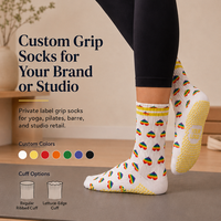 Chaussettes de Pilates et de yoga antidérapantes personnalisées avec logo, design en tricot ras du cou, chaussettes en coton avec grip pour la remise en forme en intérieur, chaussettes antidérapantes, service OEM