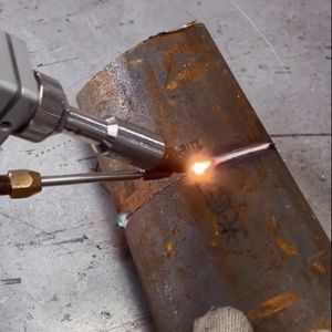 Máquina de soldadura láser para acero inoxidable, máquina de soldadura láser de mano automática <span class=keywords><strong>3</strong></span> en 1, precio - Product Image 1