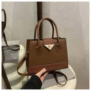 Sacs à bandoulière en cuir PU pour femmes, vente en gros, fermeture éclair, imperméables, forme oreiller, capacité 2-2,9 L, polyester - Product Image 5