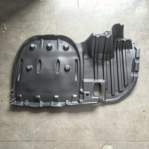 Cubierta de riel de suelo trasero izquierdo 57628-33140 resistente al agua para modelos Es300h Es350 2018 - Product Image 1