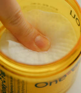 Disques exfoliants éclaircissants Help Me Honey C Pad à la vitamine C pour une peau éclatante et des pores nettoyés – Soin quotidien - Product Image 3