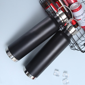 Bouteille d'eau en acier inoxydable noire 500 ml, tasse de voyage isotherme portable avec poignée, design minimaliste - Product Image 1