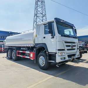 Camión Cisterna de Agua Howo 6x4 de China para Limpieza de Carreteras y Control de Polvo con Función de Aspersión de Agua de 30000 Litros - Product Image 4