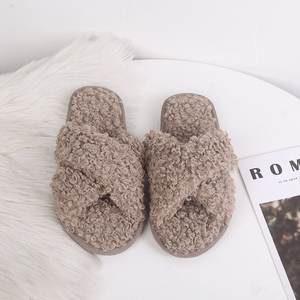 Chaussons chauds en fausse fourrure, pantoufles plates à enfiler pour femmes, pantoufles douillettes en fourrure pour la maison, pantoufles d'hiver pour femmes - Product Image 5